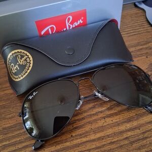 Ray-Ban All Black Aviator Sunglasses-BlackFrame And Dark GRAY LENSES.
